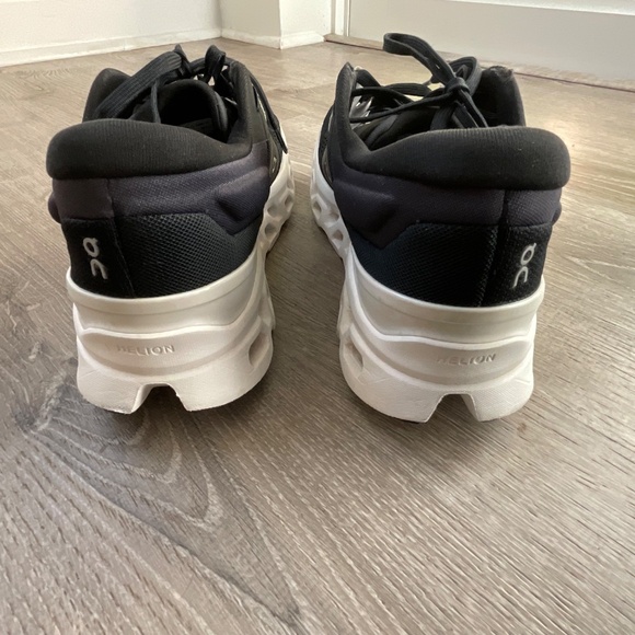 ON RUNNING 3 CLOUSTRATUS. WOMEN SIZE 8.5 - Picture 9 of 14